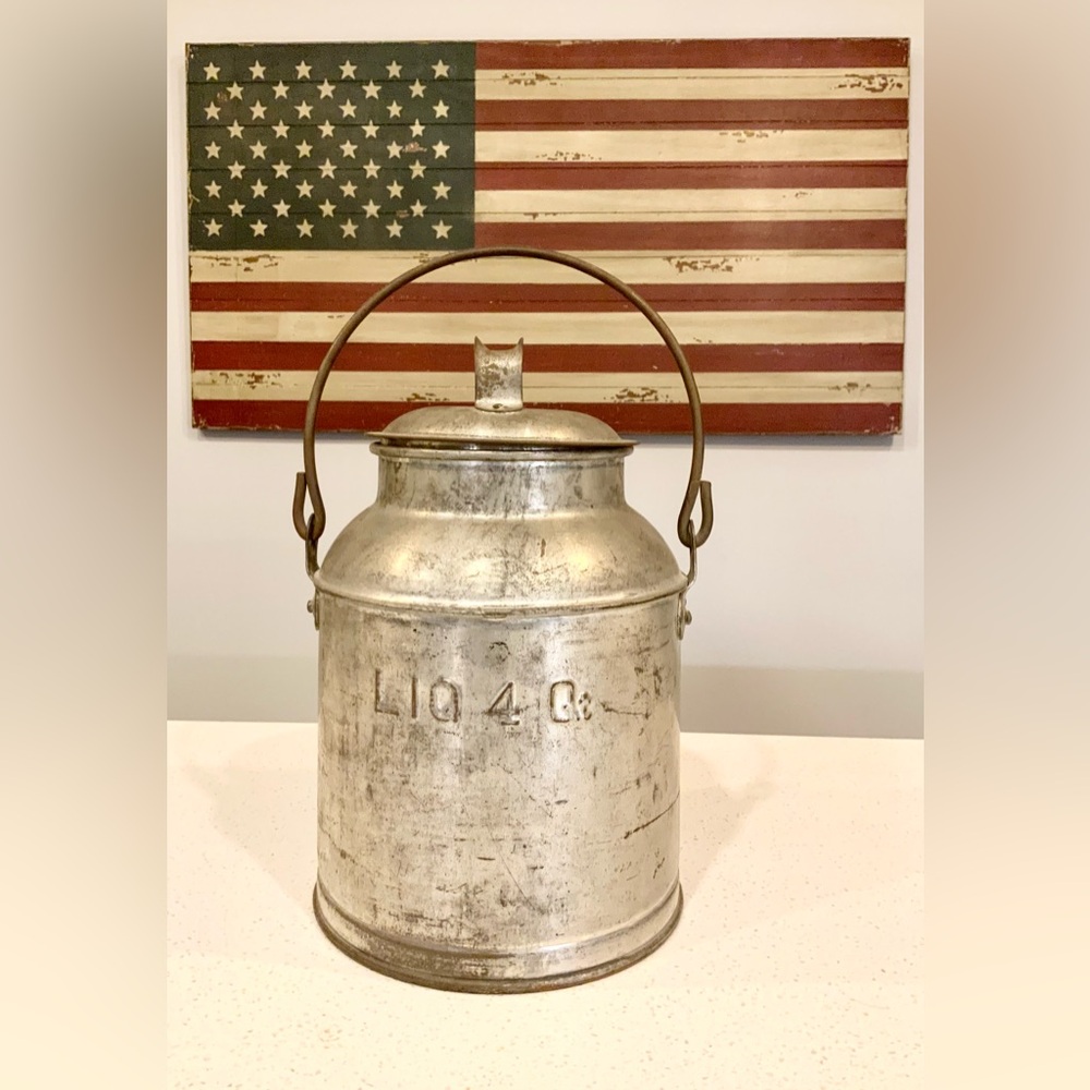 Vintage Primitive Farmhouse Metal Dairy Milk Can LIQ. 4Qt. W/Lid & Pail Handle